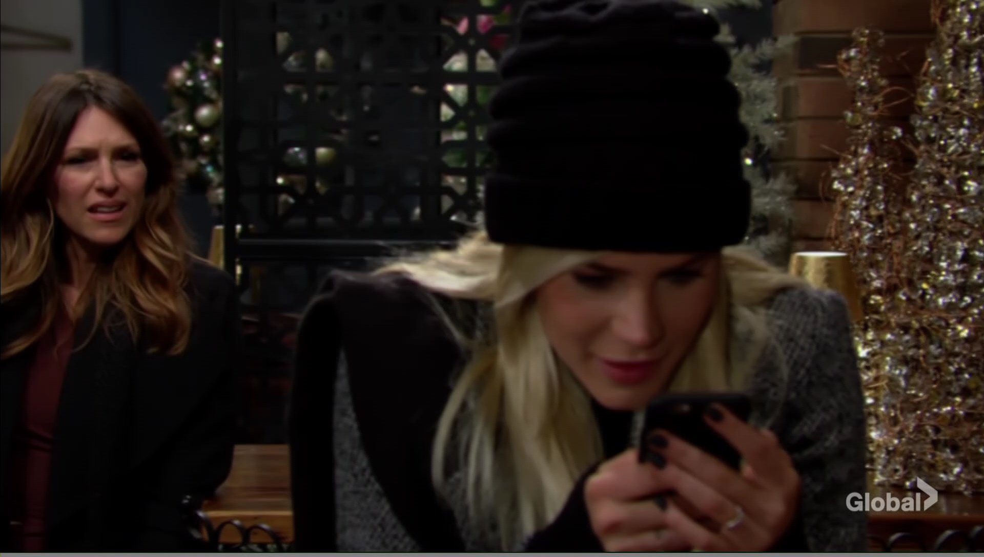 sally texts chloe finds her young and the restless cbs