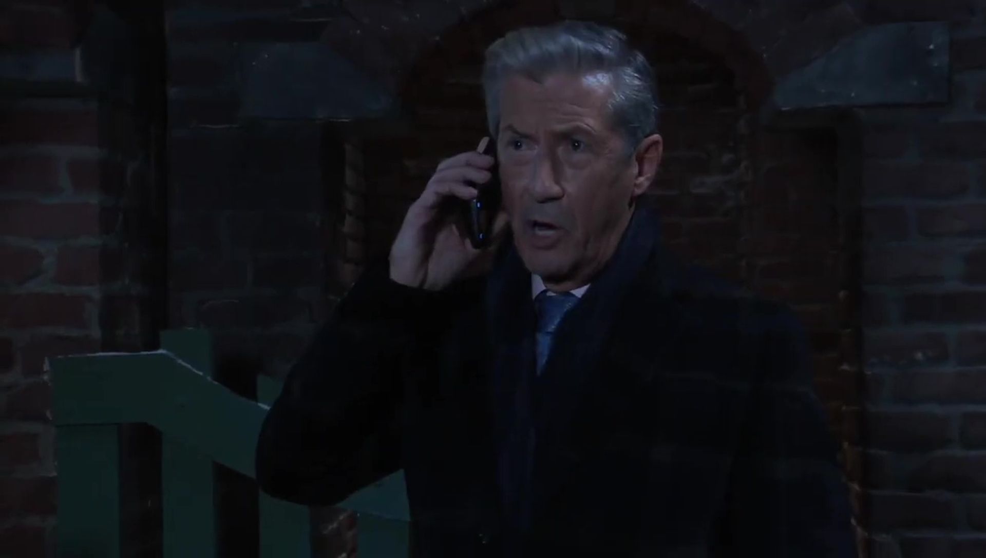 victor makes call GH