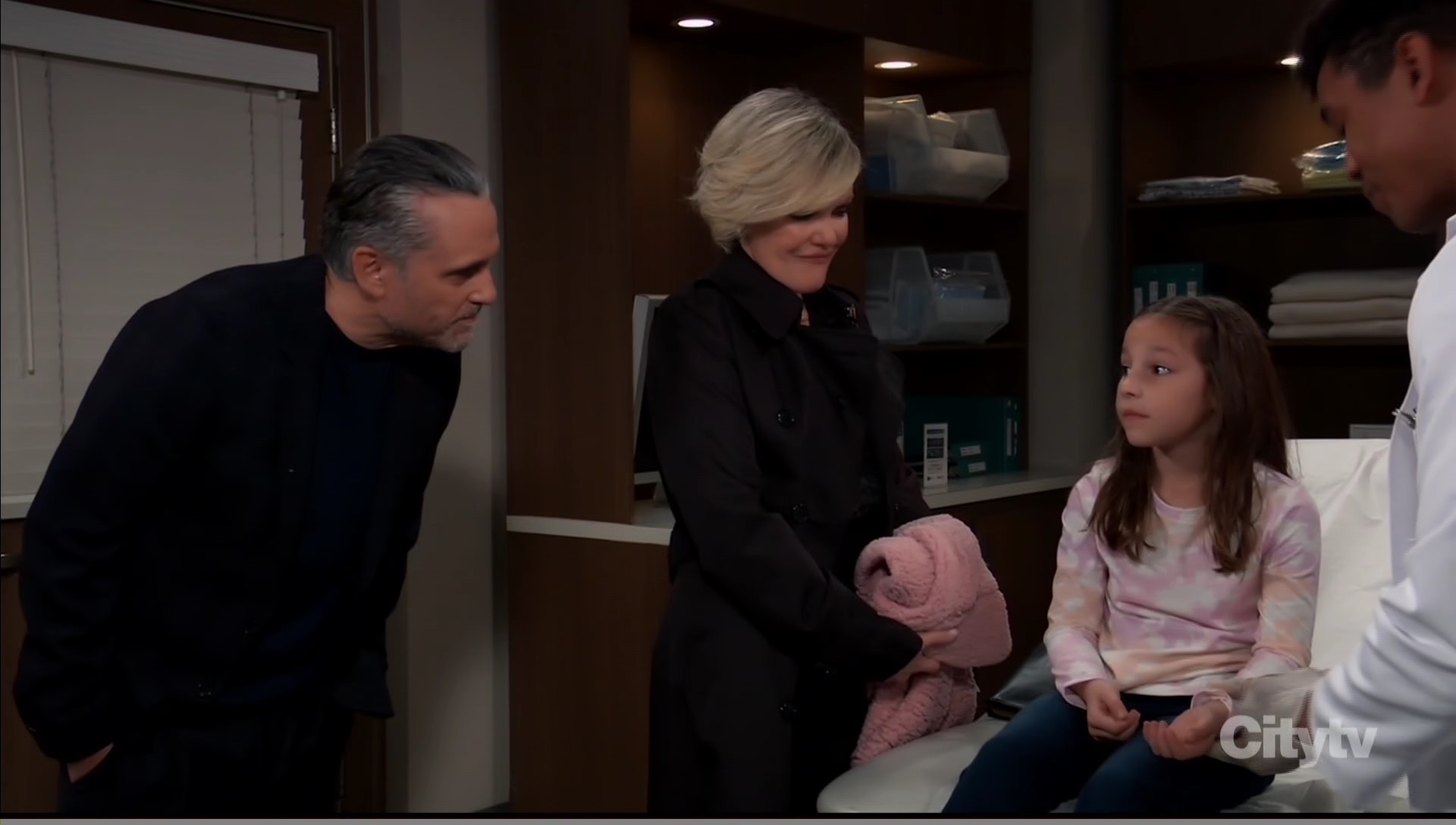 avery arm hurts general hospital abc soapsspoilers