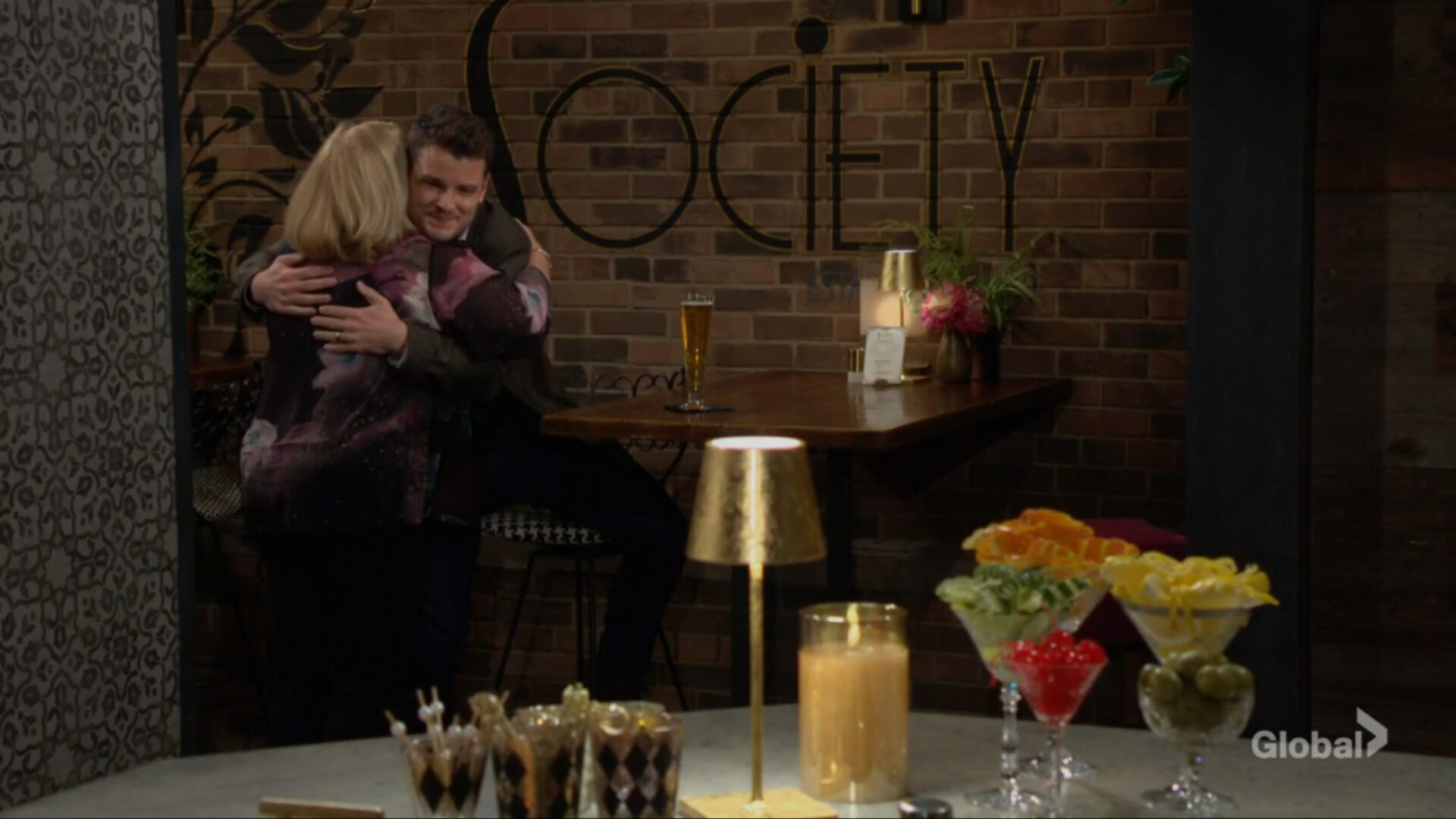 traci hugs kyle home Young and Restless