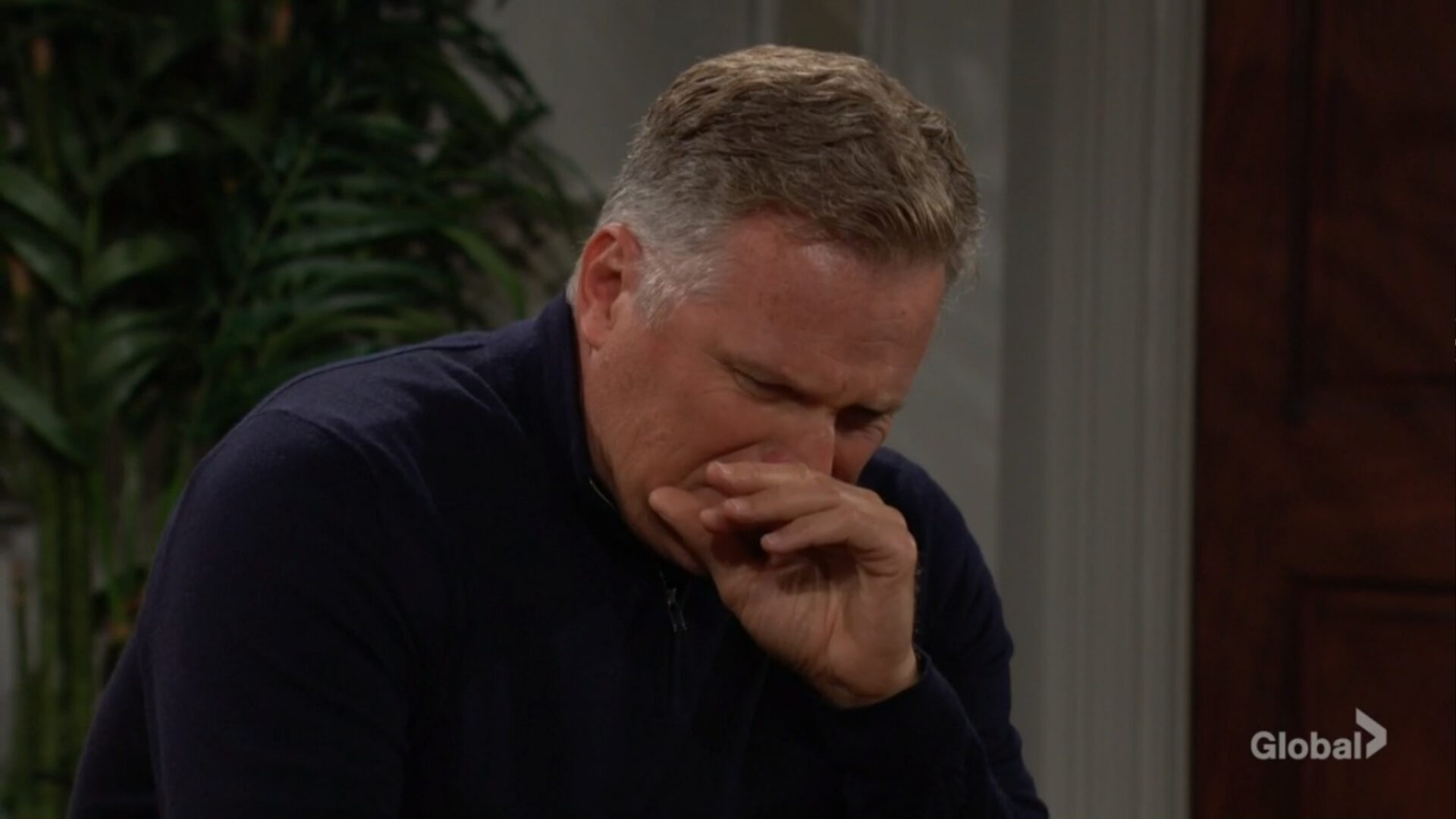 locke cries young restless