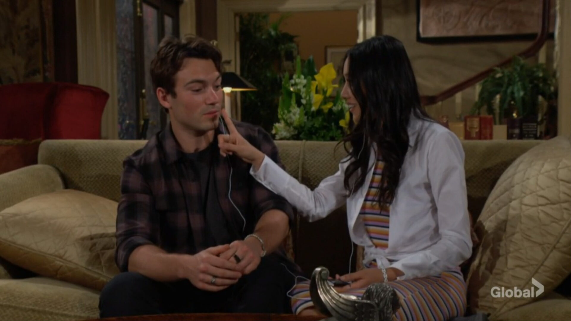 noah and allie doing boring stuff young restless