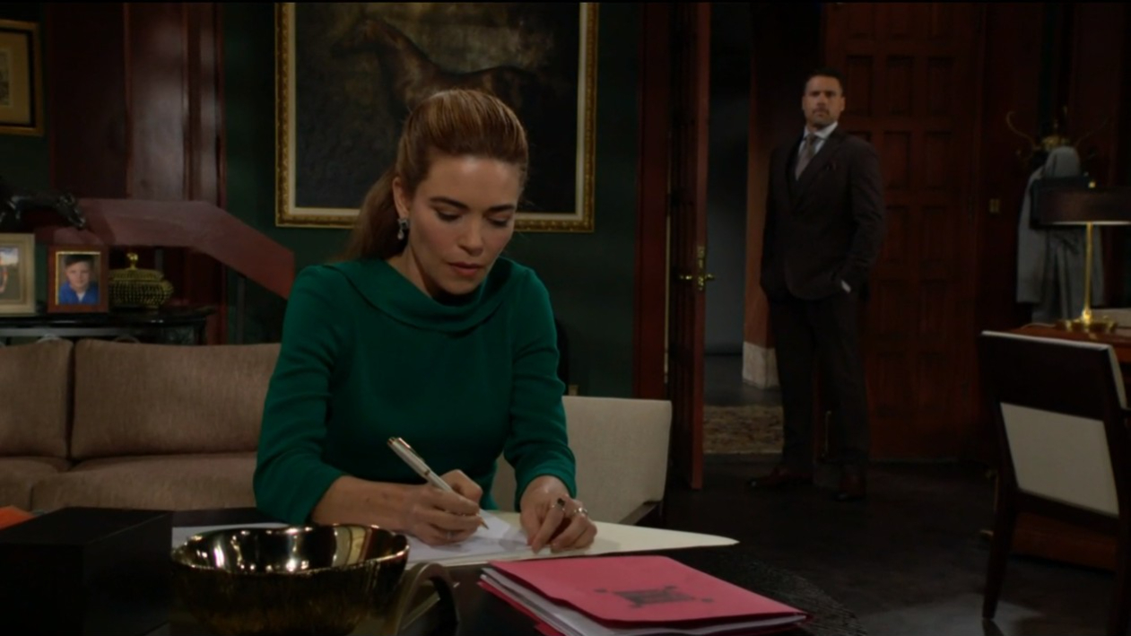 vicky nick her office green outfit Y&R