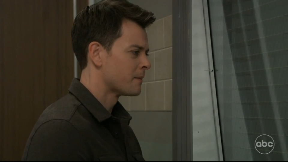 michael looks into willow's room hospital GH recaps SoapsSpoilers