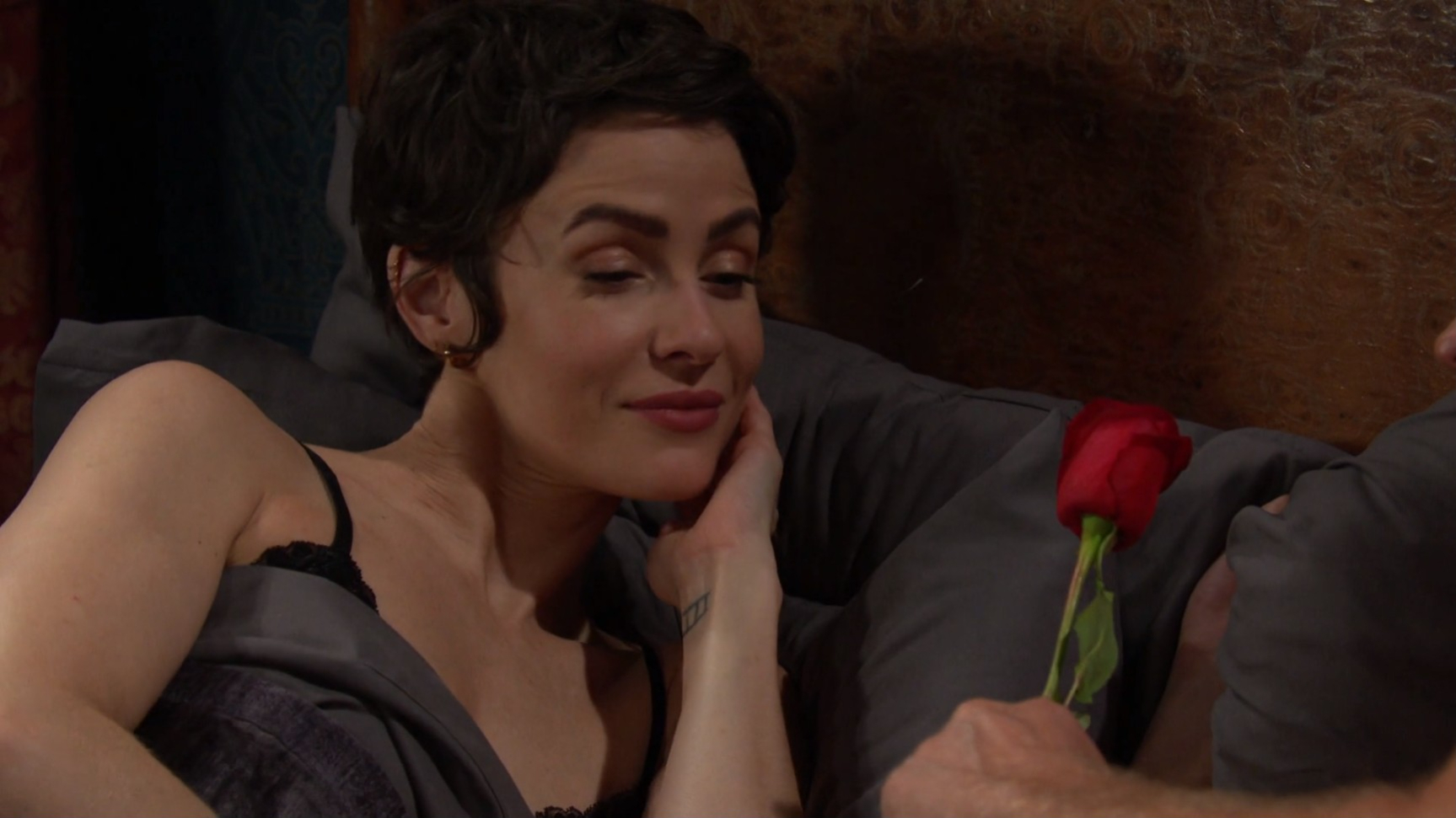 sarah gets rose valentines day Days of our Lives recaps