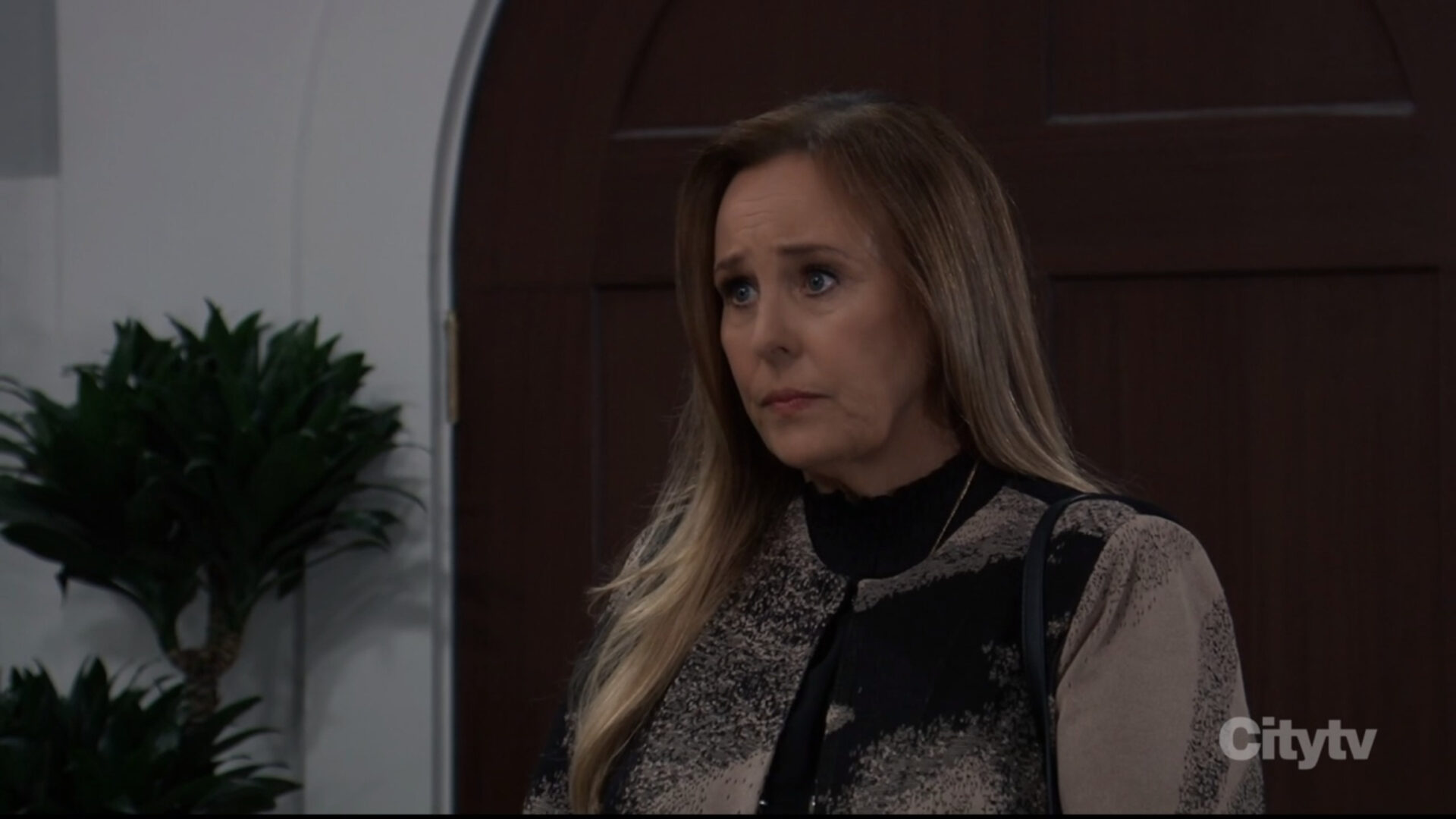 laura tells valentin that charlotte's been listening to victor