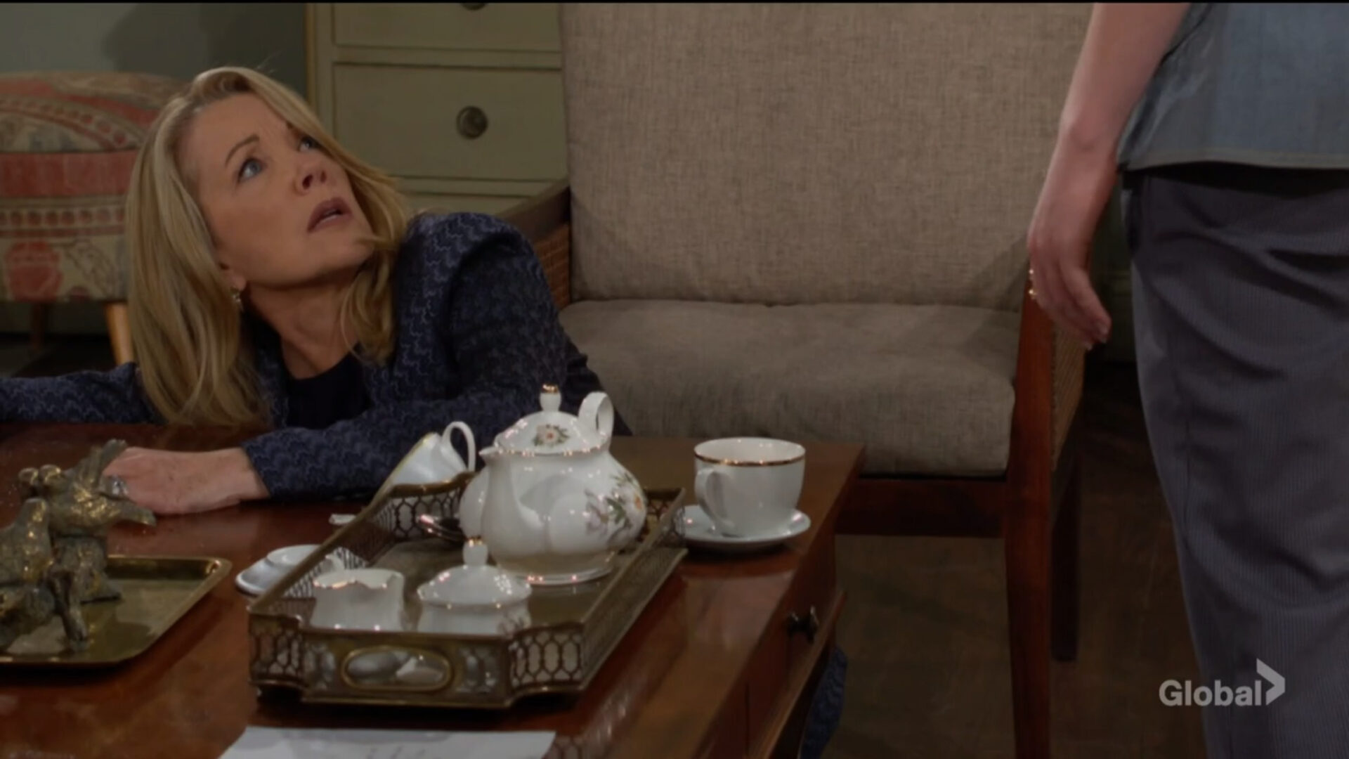 nikki falls over drugged by Claire Y&R recaps