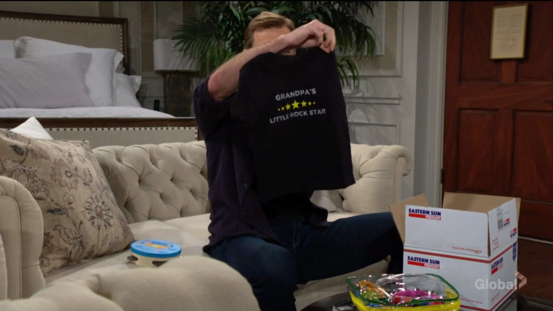tucker's presents for dominic on Y&R.