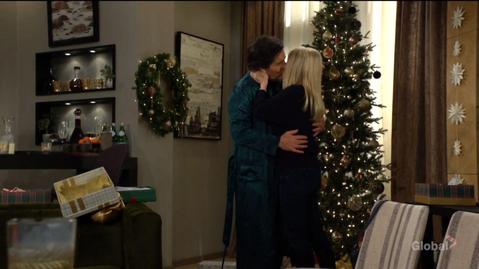 chrsitine and danny kiss at christmas