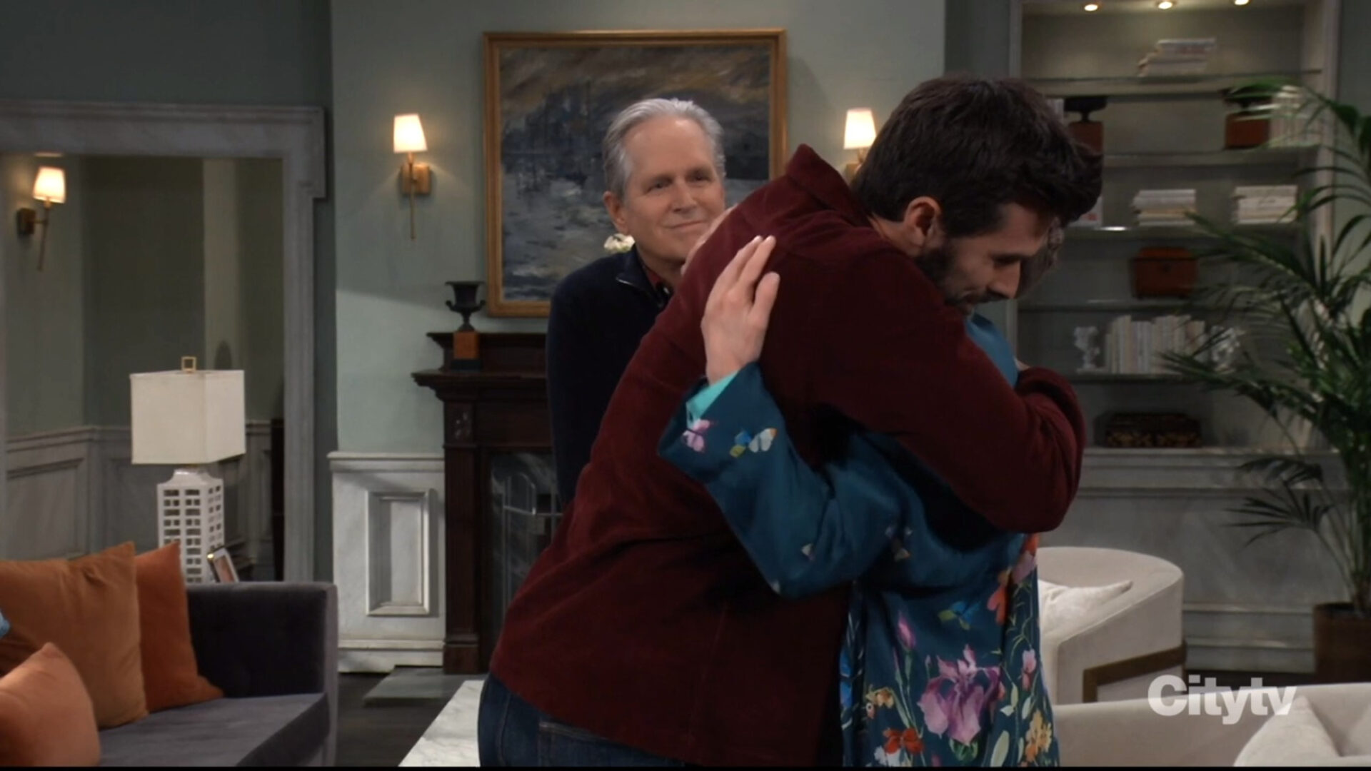 chase hugs tracy
